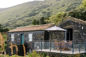 Outdoor dining - Holiday homes Adegas do Pico in Praínha de Baixo, Pico, Azores-ex TUI (Praínha de Baixo)