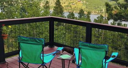 Lovely Mountain Getaway w/Epic Views in Nederland!