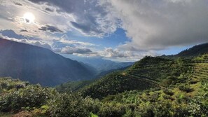 Chalet rustique, 2 chambres, cuisine, vue sur la montagne | Vue de la chambre