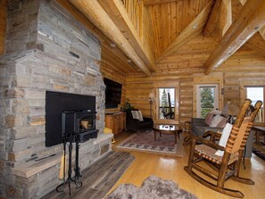 TV, fireplace, DVD player, foosball - Secluded Log Cabin on 40 Acres pet friendly & hot tub (Tabernash)