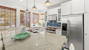 คอทเทจ, หลายเตียง, ห้องครัว, วิวสวน (202 Sandyshore Drive) | ค รัวส่วนตัว