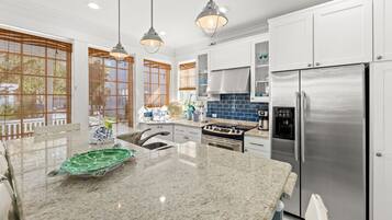 Cottage, Multiple Beds, Kitchen, Garden View (202 Sandyshore Drive) | Private kitchen | Fridge, microwave, oven, stovetop