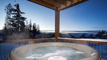 Tina de hidromasaje al aire libre