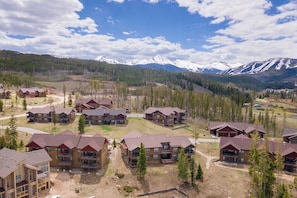 Exterior - Spacious & Modern townhome, sleeps 10, private hot tub (Fraser)
