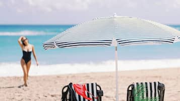 Traslado desde/hacia la playa gratis, camastros y sombrillas