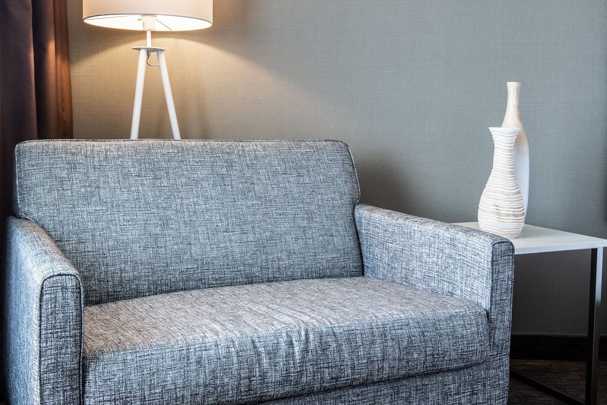 standard room, 1 king bed | pillow-top beds, in-room safe, desk, blackout curtains