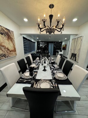 Dining - MASSIVE HOME WITH HEATED POOL, NEAR BEACH IN SUNNY SOUTH FLORIDA  (Dania Beach)