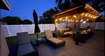 MASSIVE HOME WITH HEATED POOL, NEAR BEACH IN SUNNY SOUTH FLORIDA