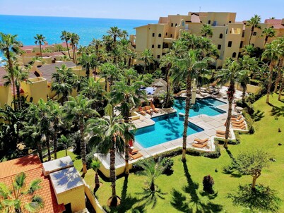Endless Panoramic View Penthouse 2 Bedroom Suites All US/CAN TV channels