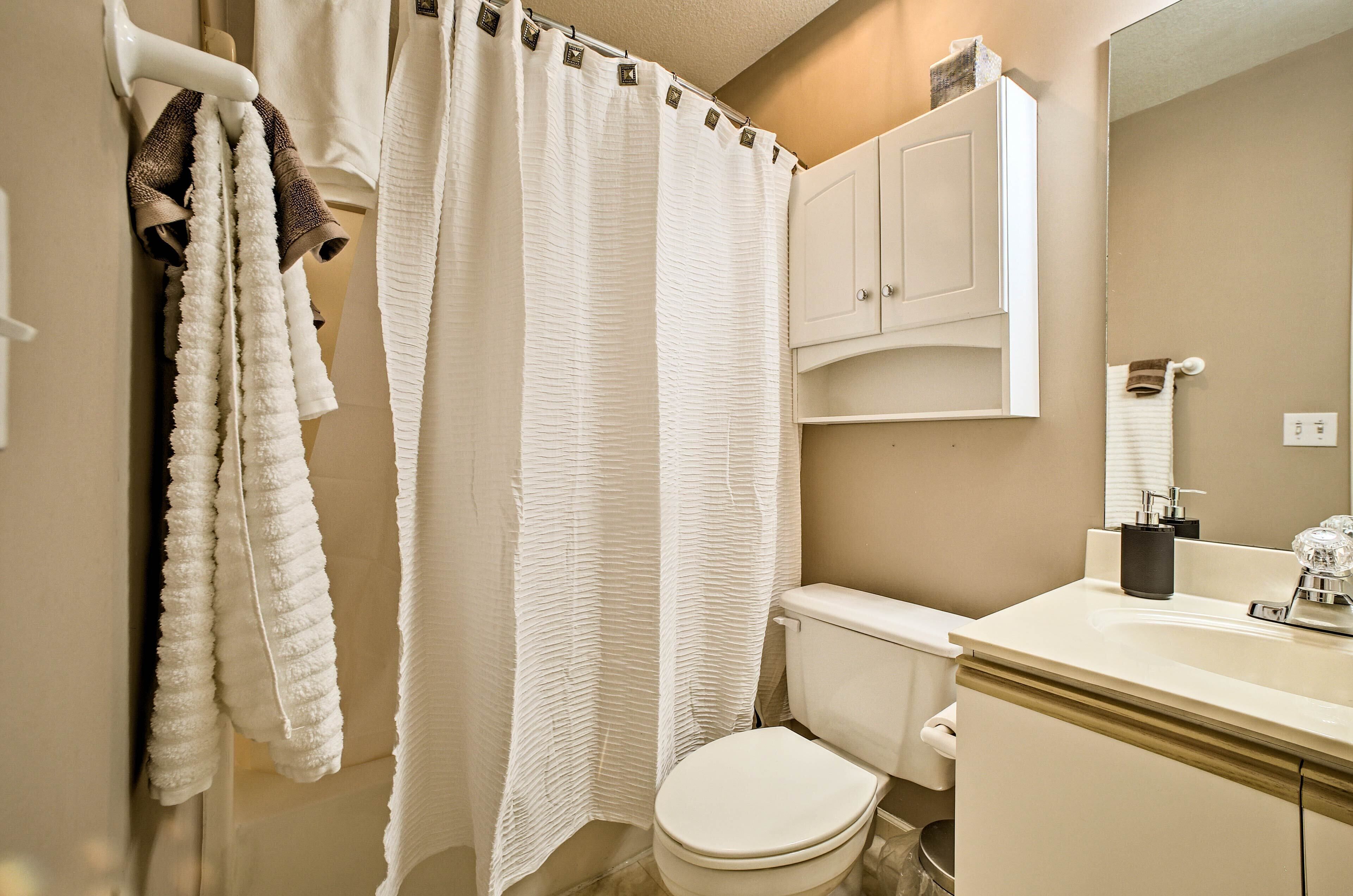 'The Ridge' Resort Condo w/ Pools + Golf Course!