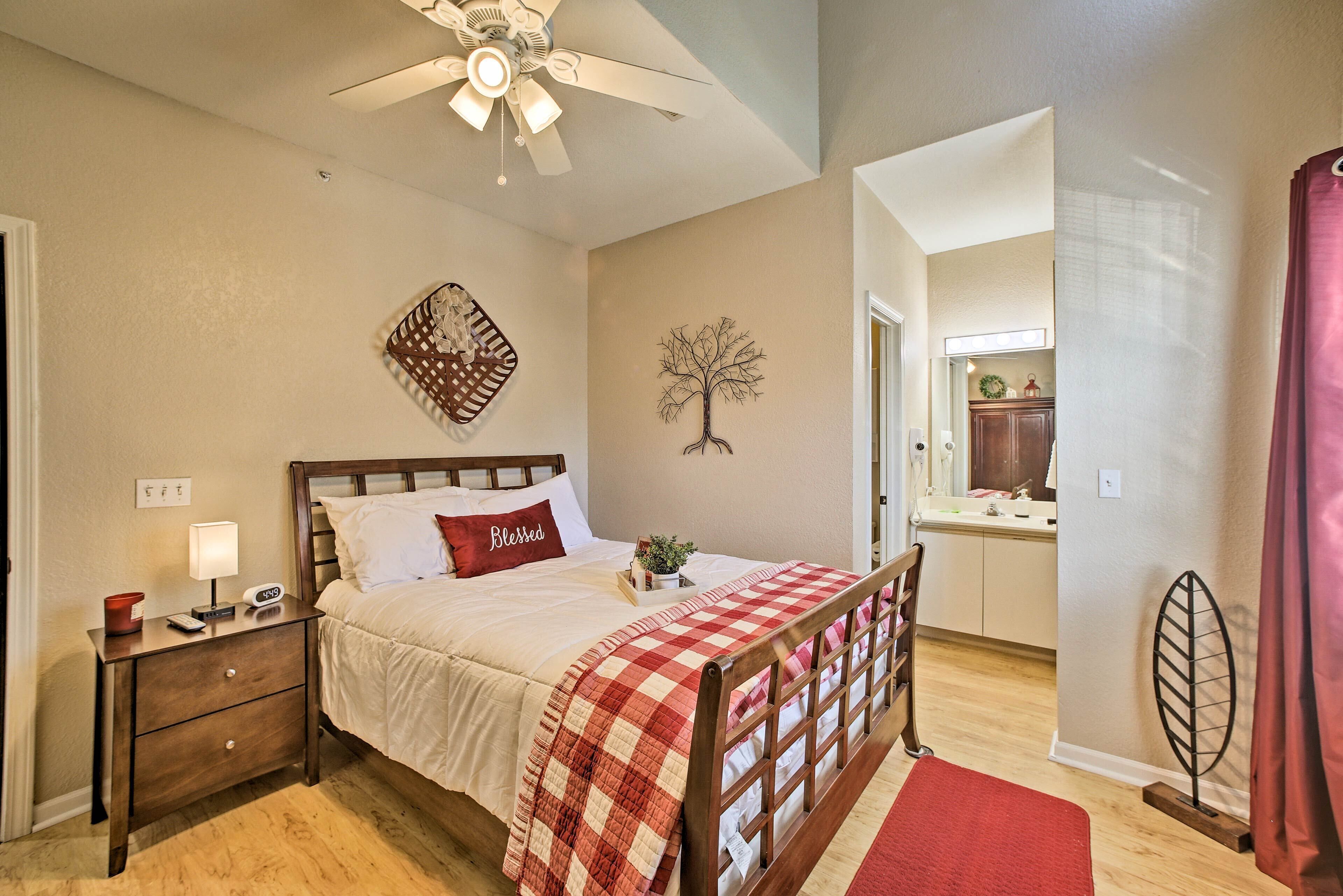 'The Ridge' Resort Condo w/ Pools + Golf Course!