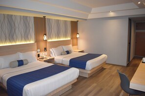 Habitació doble | Caixa forta a l'habitació, decoració individual i mobiliari individual 