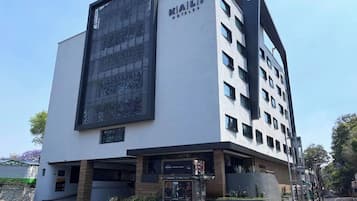 Vista frontal de la propiedad