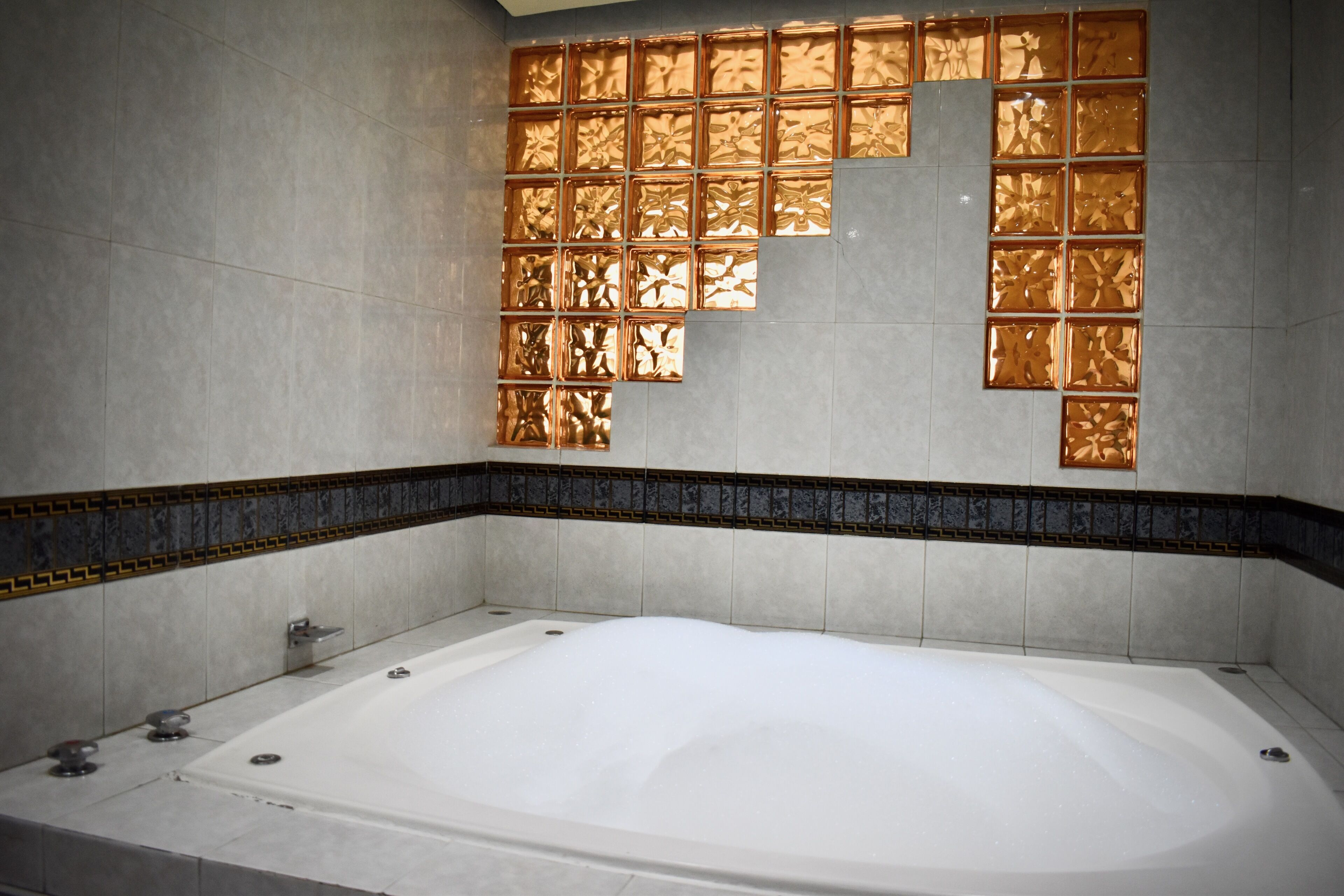 Enkeltrom – junior, 1 kingsize-seng, spabadekar | Privat boblebad