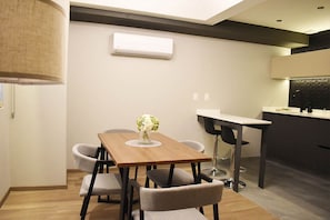 Phòng Deluxe | Két bảo mật tại phòng, trang trí khác biệt 