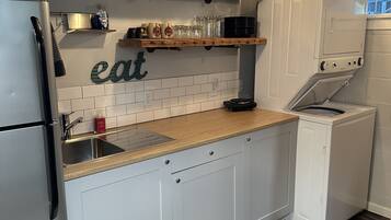 Micro-ondes, cafetiĂšre/bouilloire