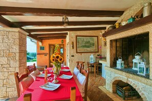 Outdoor dining - *** ISOLATED HOUSE, HUGE GARDEN, FANTASTIC SEA VIEW *** (Fa�žana)