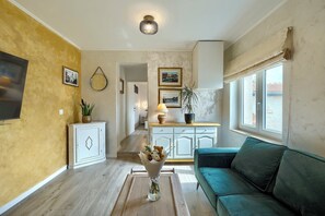 TV, fireplace, ping pong