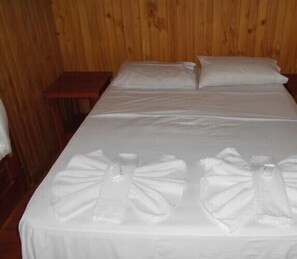 Cabaña clásica, 2 habitaciones, balcón, junto a la alberca | Wifi gratis y ropa de cama