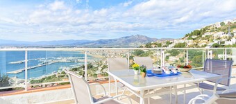 LA CASUCA Preciosa casa 4 hab. con magnífica vista al mar y piscina privada