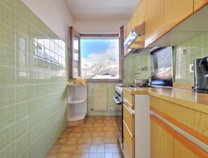 Kühlschrank, Ofen, Kochgeschirr/Geschirr/Besteck, Gefrierschrank