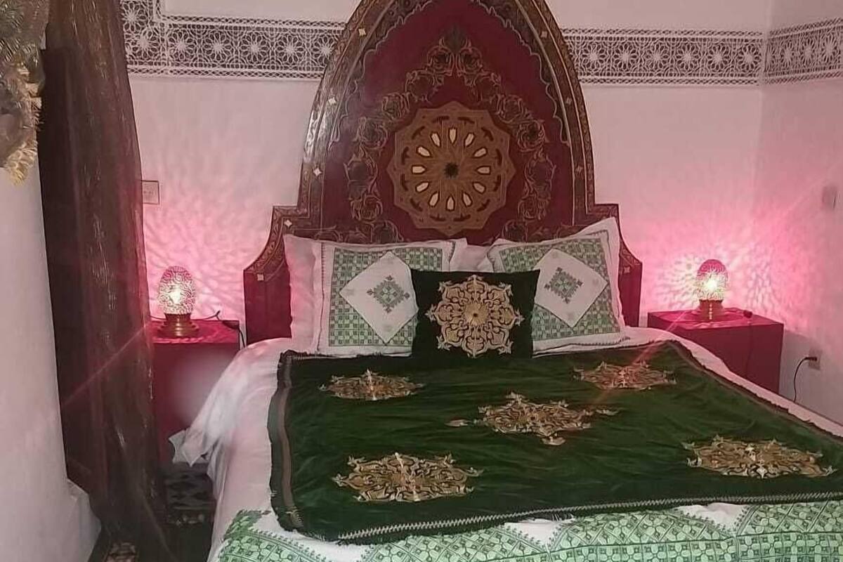أسرّة أطفال/رضّع (مجانًا) وواي فاي مجانًا