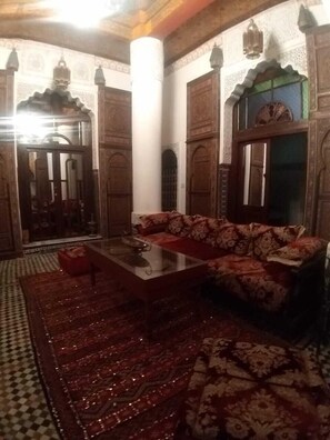 Suite, vistas a la ciudad | Sala de estar