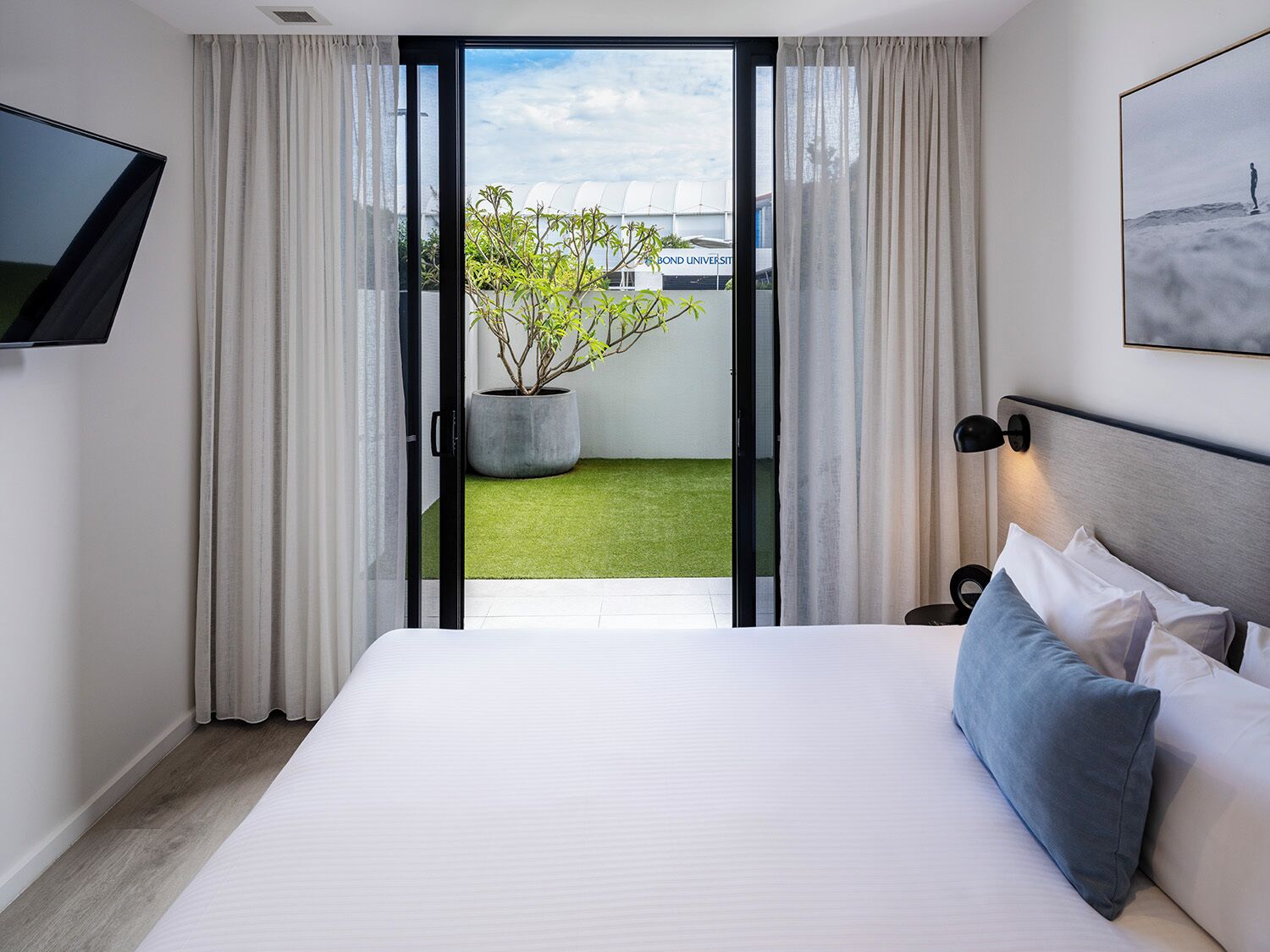 Studiolejlighed | Premium-sengetøj, senge med topmadrasser, pengeskab på værelset