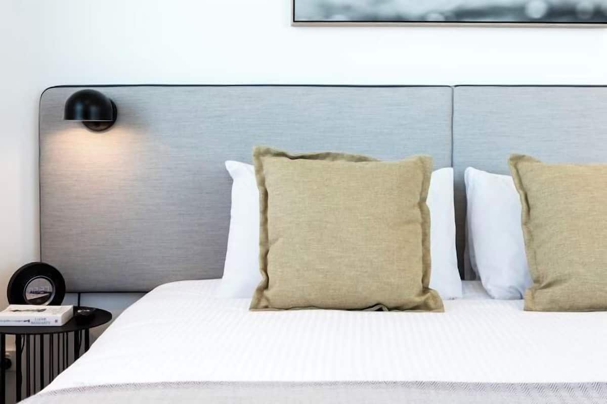 2 bedrooms, premium bedding, pillowtop beds, in-room safe