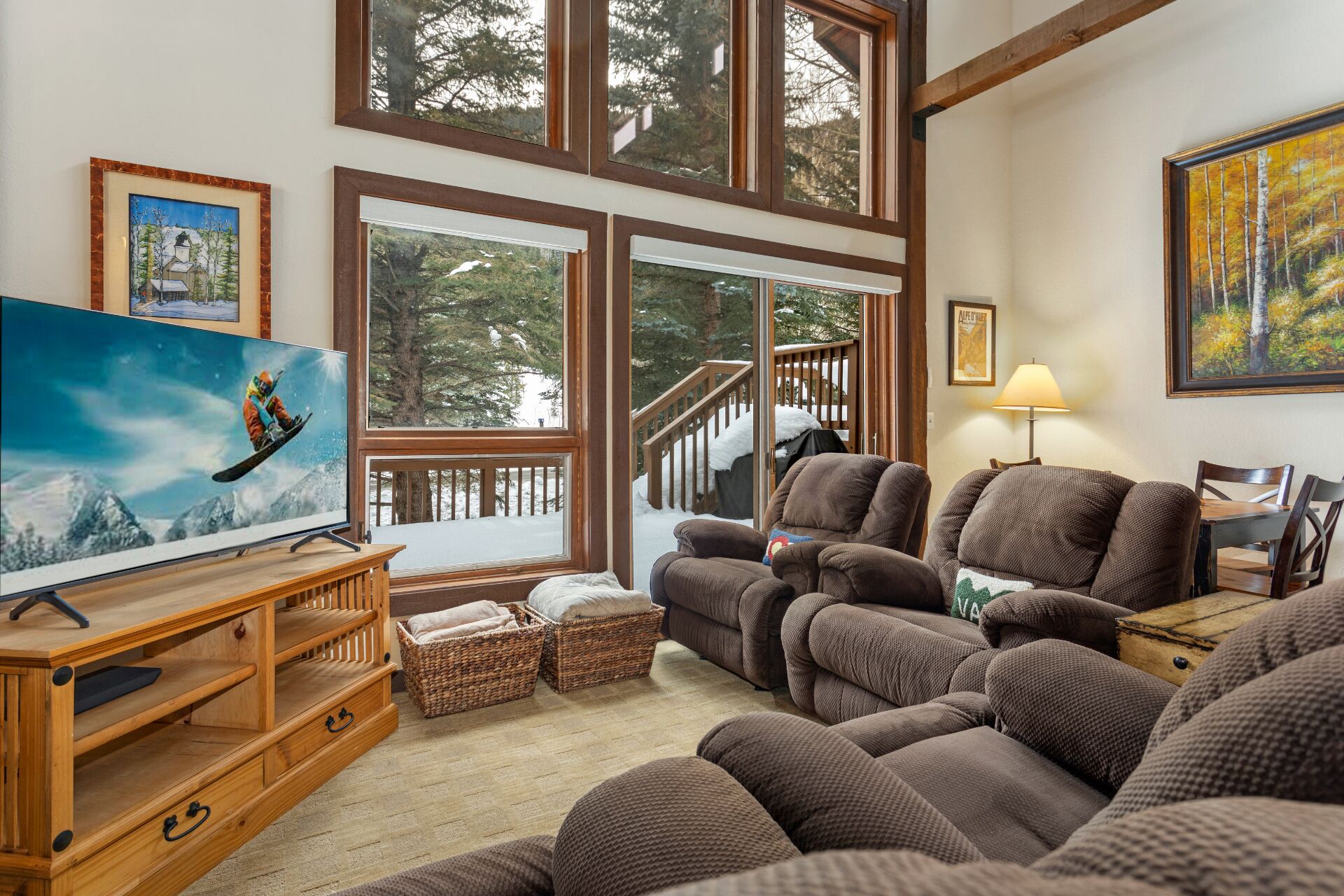 電視、壁爐、足球機