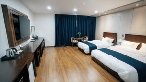 Family Twin Room | Desk, blackout drapes, free WiFi, wheelchair access - Ocean Spa Hotel (Goseong)