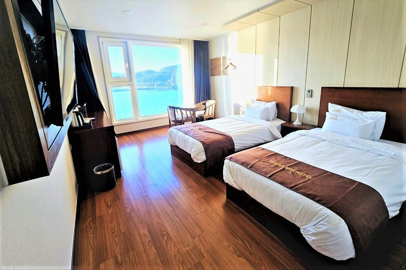 Desk, blackout drapes, free WiFi, wheelchair access