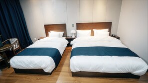 Desk, blackout curtains, free WiFi, wheelchair access - Ocean Spa Hotel (Goseong)