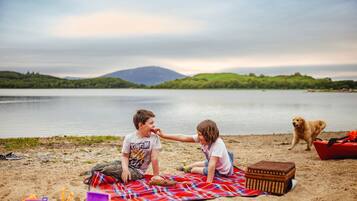 En la playa y toallas de playa