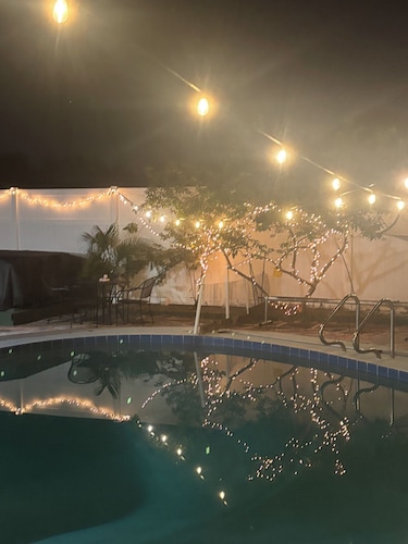  Salt Pool, cozy House near Downtown and International Airport