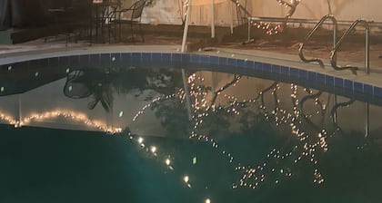 Salt Pool, cozy House near Downtown and International Airport