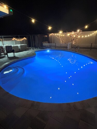  Salt Pool, cozy House near Downtown and International Airport