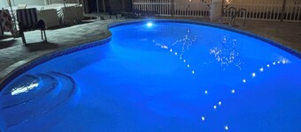  Salt Pool, cozy House near Downtown and International Airport