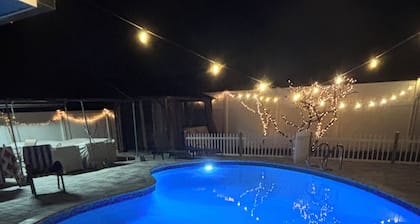 Salt Pool, cozy House near Downtown and International Airport
