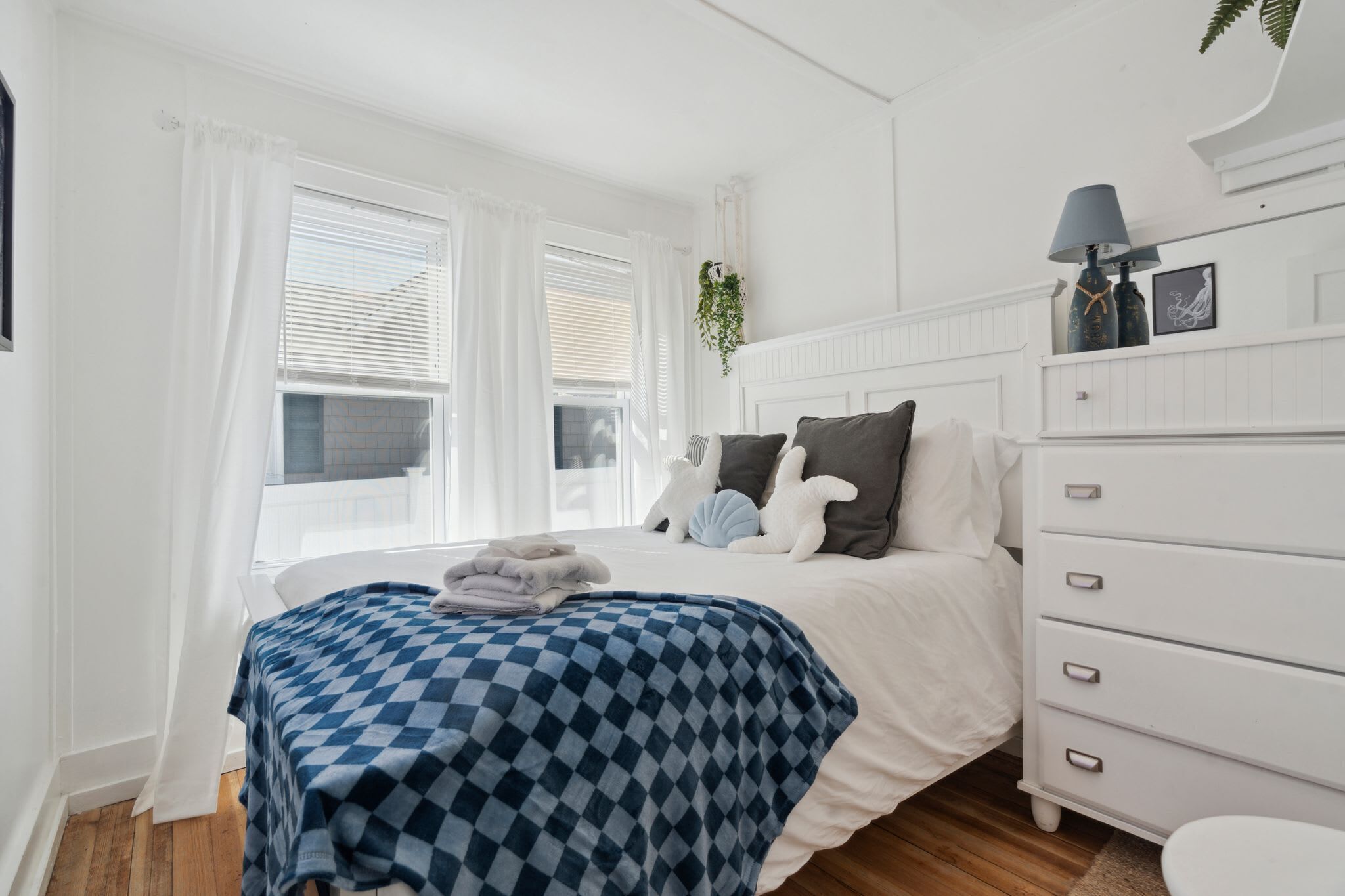 3 slaapkamers, een strijkplank/strijkijzer, reisbedje, wifi