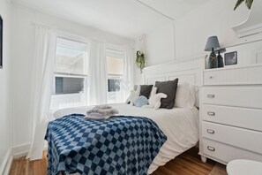 3 makuuhuonetta, silitysrauta/-lauta, vauvan matkasänky, Wi-Fi