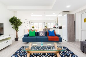 TV - Fab for Contractors or Relocations - A Stylish House & Garden+Parking (Birmingham)