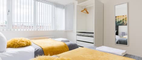 4 bedrooms, iron/ironing board, WiFi, bed sheets