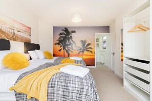 4 bedrooms, iron/ironing board, WiFi, bed sheets - Fab for Contractors or Relocations - A Stylish House & Garden+Parking (Birmingham)