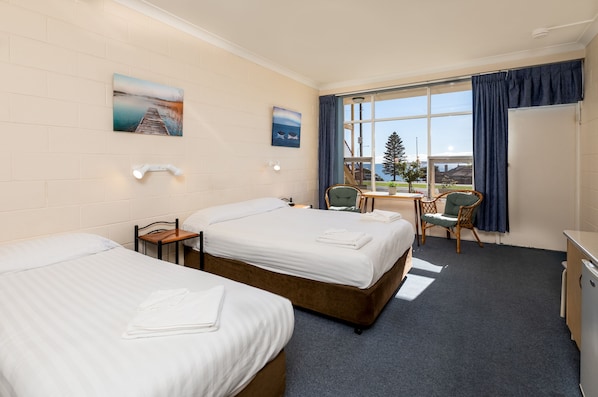 Blackout curtains, iron/ironing board, free WiFi, bed sheets - Blue Seas Motel (Port Lincoln)