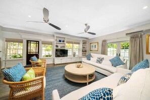 Smart TV, books, stereo, offices