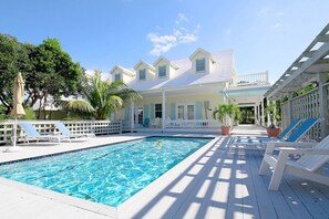 Pool - ✴Spacious 4BR 4.5BA Luxury Home w/Pool, Gym & Golf Cart✴ (Governor`s Harbour)