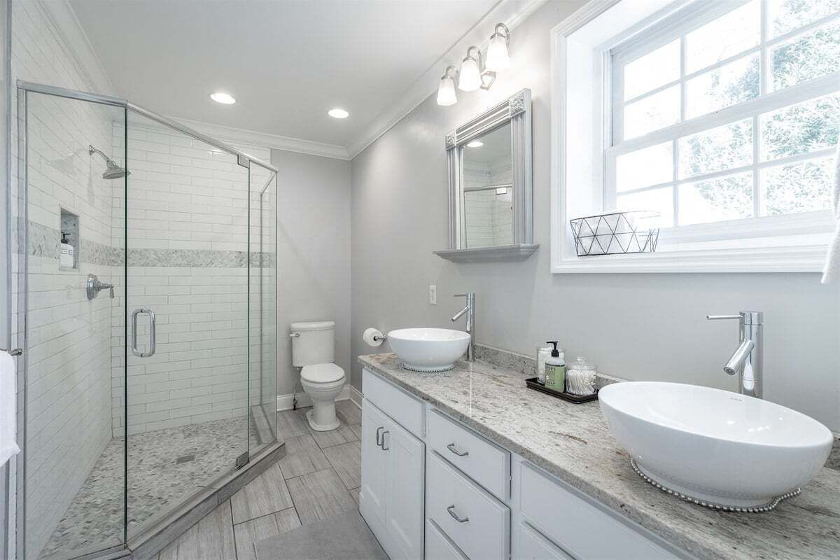 Bathtub, hair dryer, towels