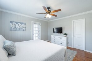 4 Schlafzimmer, Schreibtisch, Bügeleisen/Bügelbrett, kostenloses WLAN