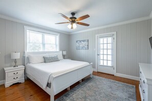 4 habitaciones, escritorio, tabla de planchar con plancha y wifi gratis 